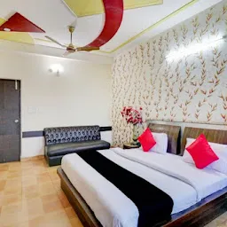 CAPITAL O74359 Hotel Mukut Mahal