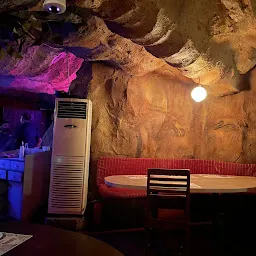 Cave-n-Dine