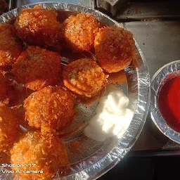 Chalte firte special Momos