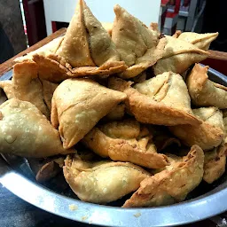 Charan Dass Samose Wale