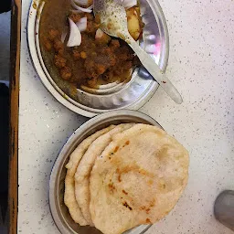 Chattru Channe Bhature Wale