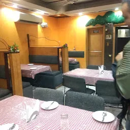 Chawlas Family Restaurant - Raja Park