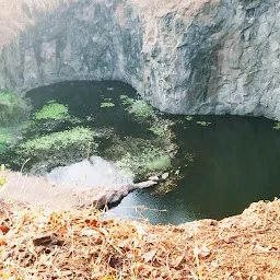 Chinkili Mada(cave)