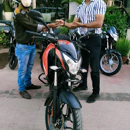 COMMERClAL BAJAJ