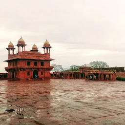 Courtyard of Daulat Khana