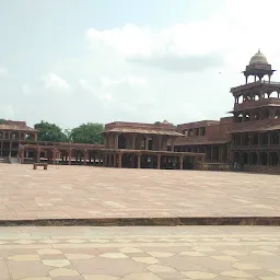 Courtyard of Daulat Khana
