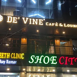 De Vine Cafe & Lounge