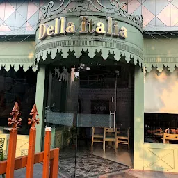 Della Italia- Icecream Cafe