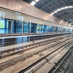 Dhaula Kuan Metro Station Parking
