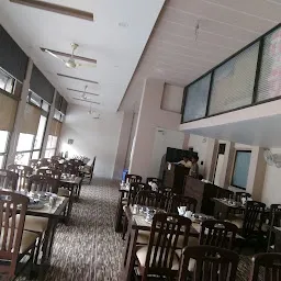 Dhunii Restaurant