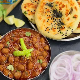 Dilliwale chole kulche and Momos