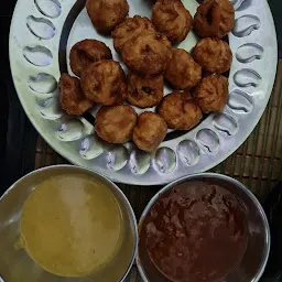 Dinesh Momos