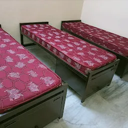 Divya Deluxe Girls & Women's Hostel