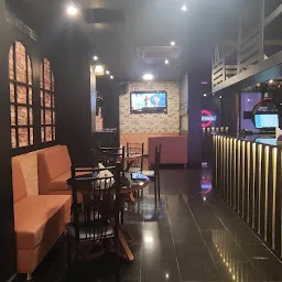 Downtown Bar & Lounge