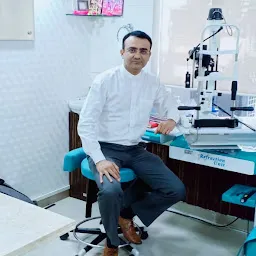 Dr. Amit Solanki Eye Specialist Shanti EyeTech Indore