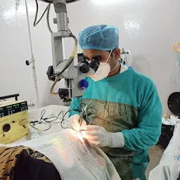 Dr Hemendra Parashar( Phaco surgeon and Eye Specialist )
