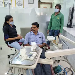 Dr. Mukul Dabholkar's Dental Clinic - Best Dentist in Bandra West | Implants Specialist in Mumbai