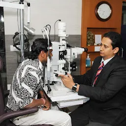 Dr. Paaraj Dave (Dave Eye Clinic)