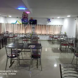 Dreams Cafe (serves Non Veg Food)