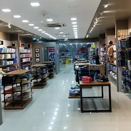 Dwarkadas shamkumar - Best Clothing Store in Latur | Best Wedding Dress Store in Latur | Best Kids clothes Shop in Latur