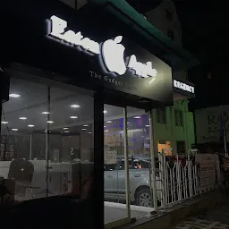 Eaten Apple(The Gadget Store)