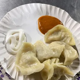 Everest Tasty Momos, Aminijikarai