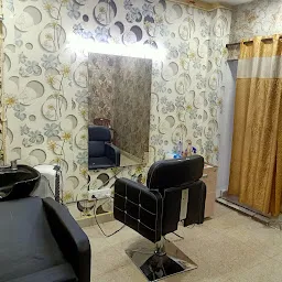 Famous Hair Studio | Hair Patch | Hair wig | Hair Fixing | Hair Extension | Hair Clipping | Hair Patch service in Hyderabad