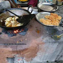 Famous samosa dukan