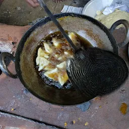 Famous samosa dukan