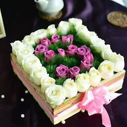 Flower Aura - Flower and Cakes : Vadodara