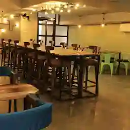 Foodies' Arena - Best Café at Kota