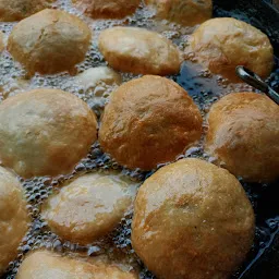 Gajab Ka Swad Chachi Ki Kachori & Namkeen