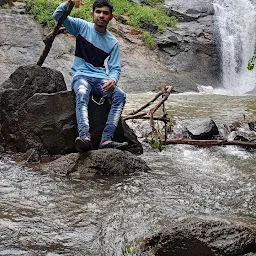 Garud Gufa Waterfall