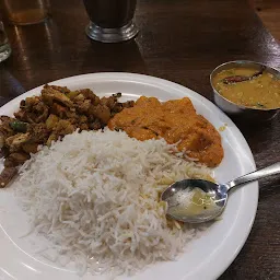 Gayatri Restaurant & Cafe