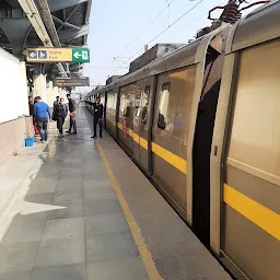 घिटोरनी मेट्रो स्टेशन Ghitorni Metro Station