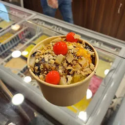 Gianis Ice cream