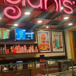 Gianis Ice cream