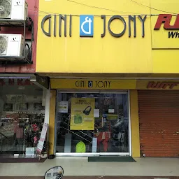 Gini & Jony Showroom