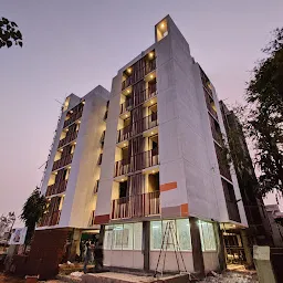 GIRIRAJ FLATS (MARUTI)