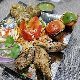 Girivar Kathiyawadi - Best Kathiyawadi Punjabi and Chinese Cuisine Restaurant