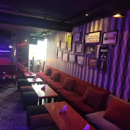 Glassy Lounge Bar