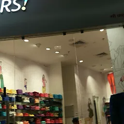 Go Colors Store - Amanor Mall Pune