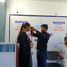 Godvin Classes IIT-JEE/NEET/9th,10th,11th,12th Foundation 5th , 6th,7th & 8th schooling