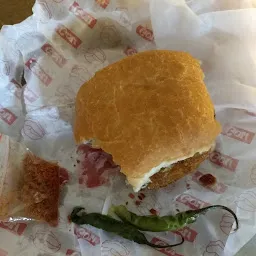 Goli Vada Pav No. 1, Sector 26, Noida