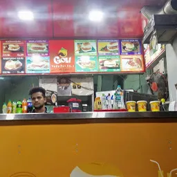 Goli Vada Pav No. 1, Sector 26, Noida