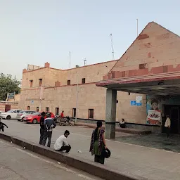 Gurgaon railway station platform 1