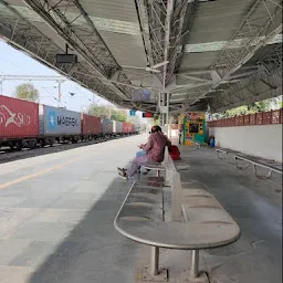 Gurugram Railway Station Cab pick and drop area