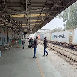 Gurugram Railway Station Cab pick and drop area