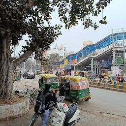 Gurugram Railway Station Cab pick and drop area