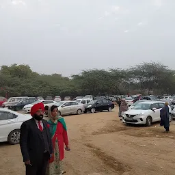 Guruji Bade Mandir Parking Lot